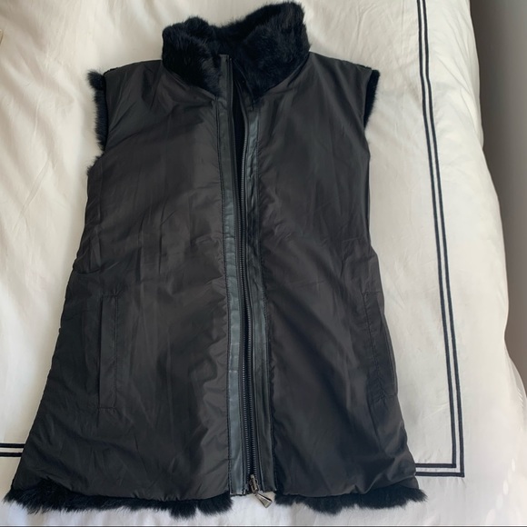 Black Reversible Fur Sweater Vest - Picture 5 of 7